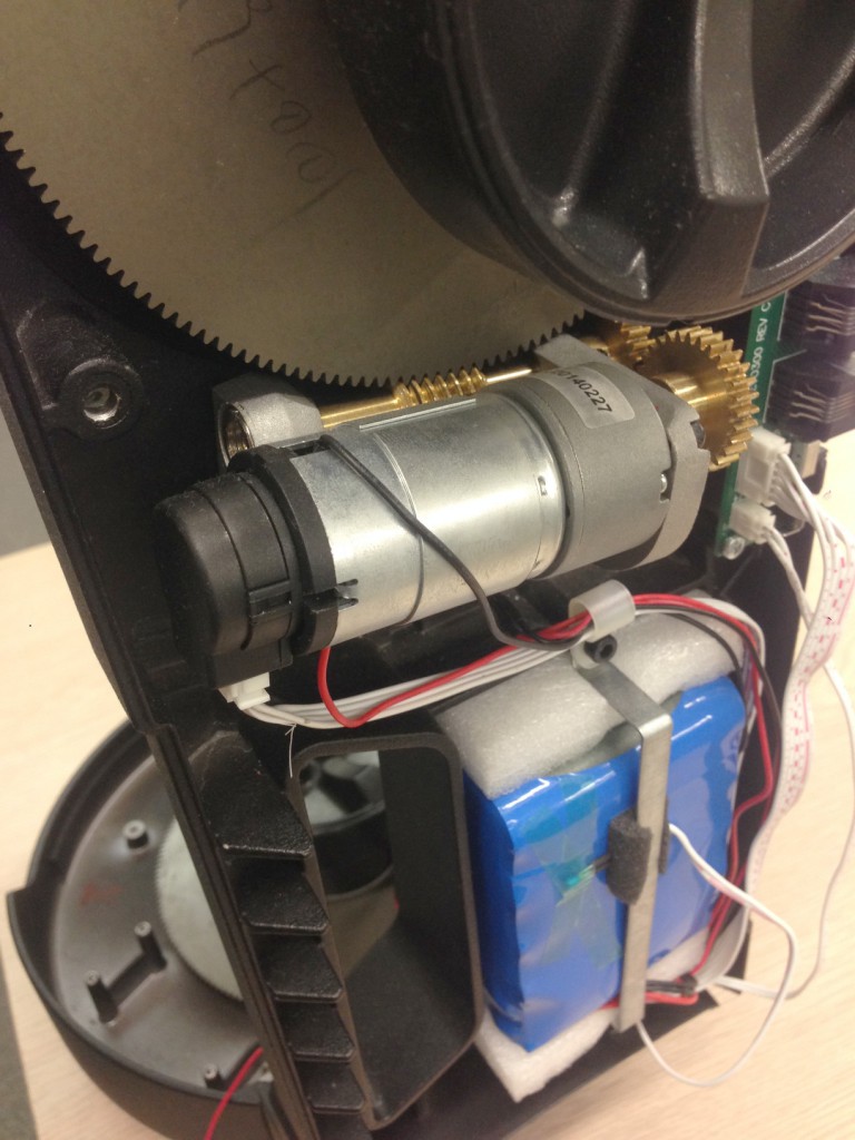 This view inside the Evolution 9.25's fork arm shows the 146mm diameter, 180-tooth aluminium worm wheel and brass worm gears of the altitude axis — the same as used on the azimuth axis. Note the LiFePO rechargeable battery in blue and the 32mm diameter motor that has more windings (and therefore more torque) compared to those used in the SE mount, offering a significant improvement. Image credit: Celestron