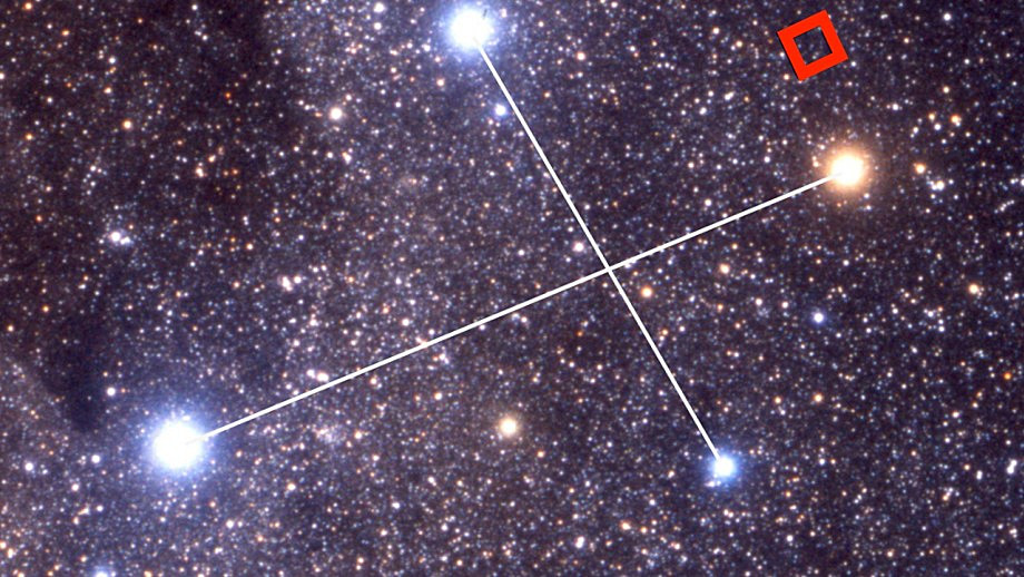 The location of one of the red dwarfs, called 2M1239-5702, is near Gacrux — a red giant star at the top of the Southern Cross. Image credit: Akira Fujii.