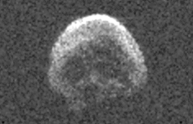 Skull-shaped near-Earth object is spherical in shape and approximately 2,000 feet (600 metres) in diameter. This radar image of 2015 TB145 was captured with the 1,000-foot (305-metre) Arecibo Observatory in Puerto Rico on 30 October 2015. The image resolution is 25 feet (7.5 metres) per pixel. Image credit: NAIC-Arecibo/NSF.