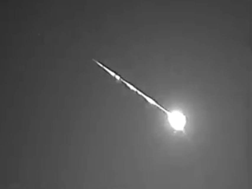 The spectacular fireball recorded by the UK Meteor Observation Network's monochrome camera at the Clanfield Observatory, Church Crookham in Hampshire at 03:16:54 UT on 17 March 2016. Image credit: UKMON / Hampshire Astronomical Group.