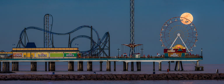 moonrise-at-the-pier-by-sergio-garcia-768